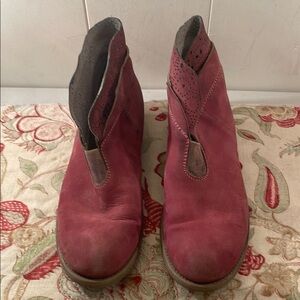 Sundance Suede Perforated Edging Ankle Boots